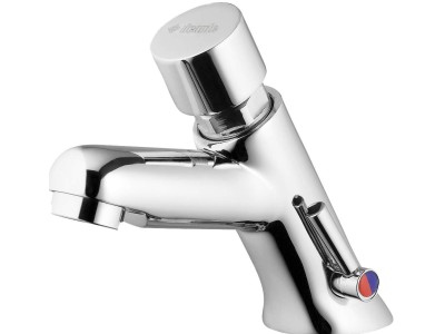 Timed washbasin mixer with temperature control