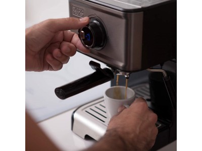 Espresso coffee maker Black+Decker BXCO1200E (1200W)