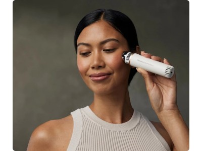 Therabody Theraface Depuffing Wand massager Face