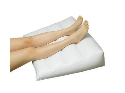 Inflatable orthopaedic leg and back cushion