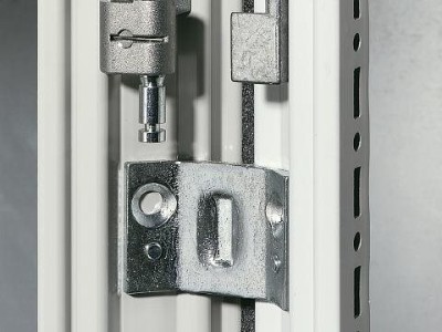 Rittal - Winkelbefestigungsklammer für Gestell (Packung
