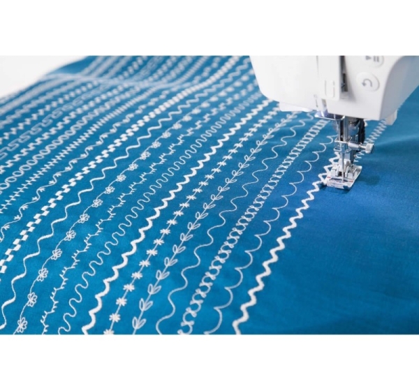 Singer C240 Featherweight Sewing Machine