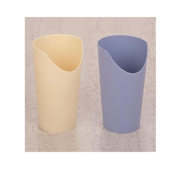Mug with a cut-out