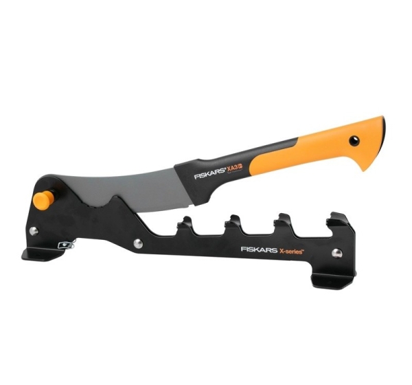 KINDLING MAKER WALL-MOUNTED FISKARS