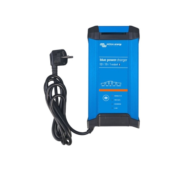 Blue Smart IP22 Charger 12/15 (1)