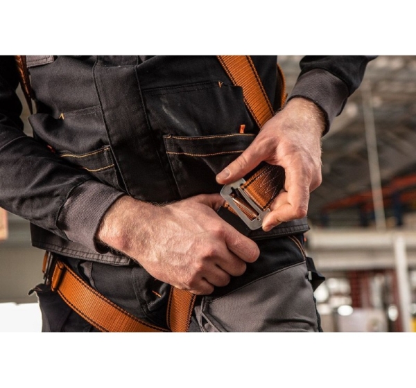 Safety kit with safety rope