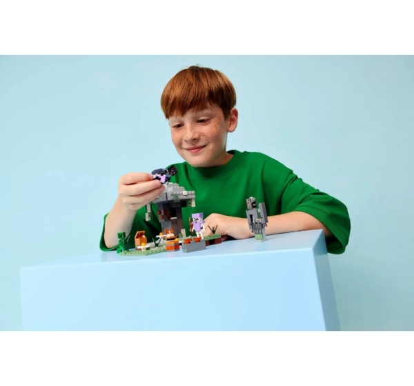 LEGO MINECRAFT 21586 The Pale Garden
