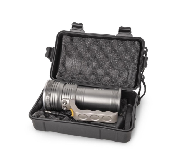Entac Flashlight 5W T6 Aluminum 2x18650 and wall charger included