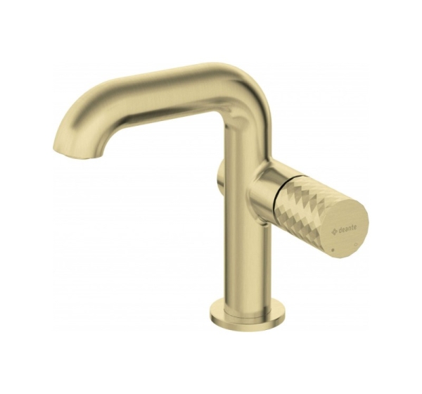 Sink faucet with rectangular spout
